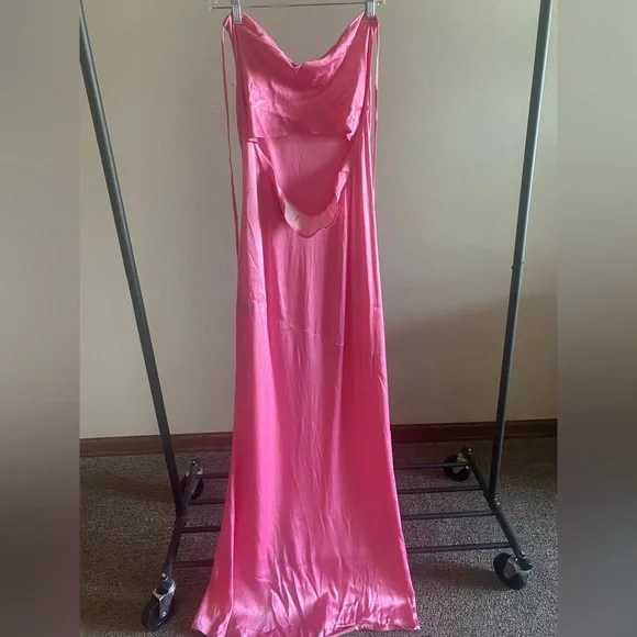 Revolve pink bridesmaid dress, Size M. No alterations done. - Picture 4 of 9